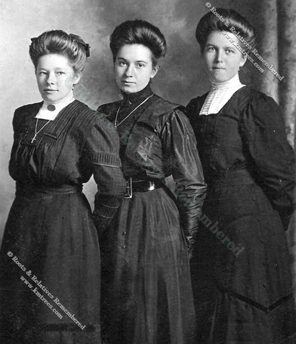 Clara Wiltscheck, Rosa Hillesheim, Annie Hoffman Clara Wiltscheck, Rosa Hillesheim, Annie Hoffman