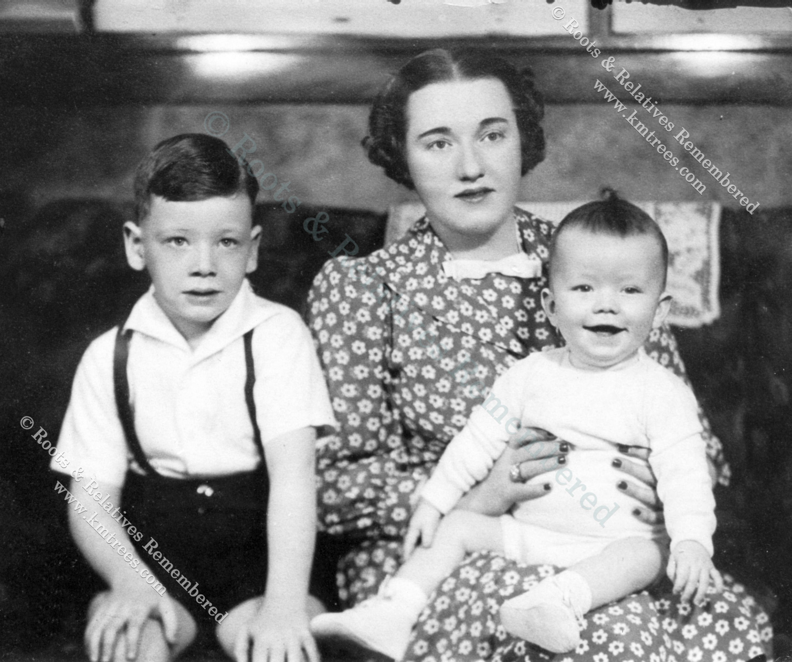 1940 Verna (Burke) Murray with sons Frederick H. II and William 1940 Verna (Burke) Murray with sons Frederick H. II and William